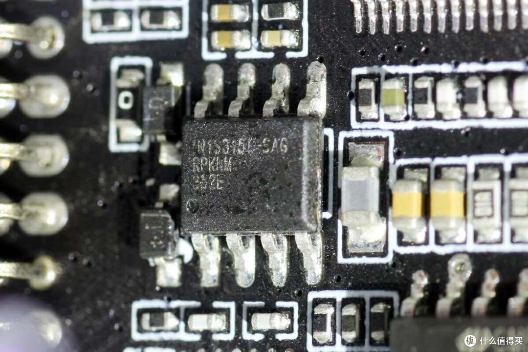拆解报告:鑫谷昆仑九重KE-1300P白金牌数字电源