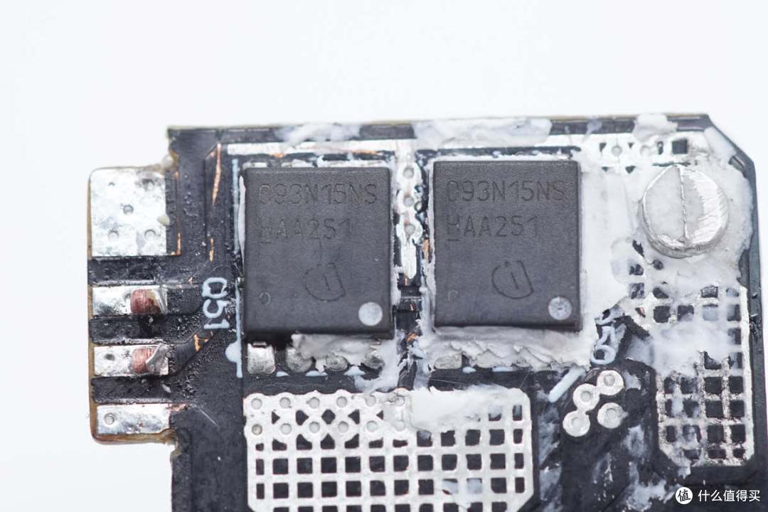 拆解报告:华硕ROG 140W 3C1A四口氮化镓充电器AC140-01