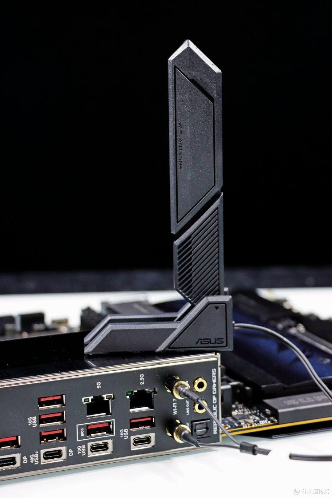 9800X3D,目前最强游戏 CPU,不服来战!力压 14900K!华硕 X870E HERO 与 RTX4080 SUPER 月白搭台