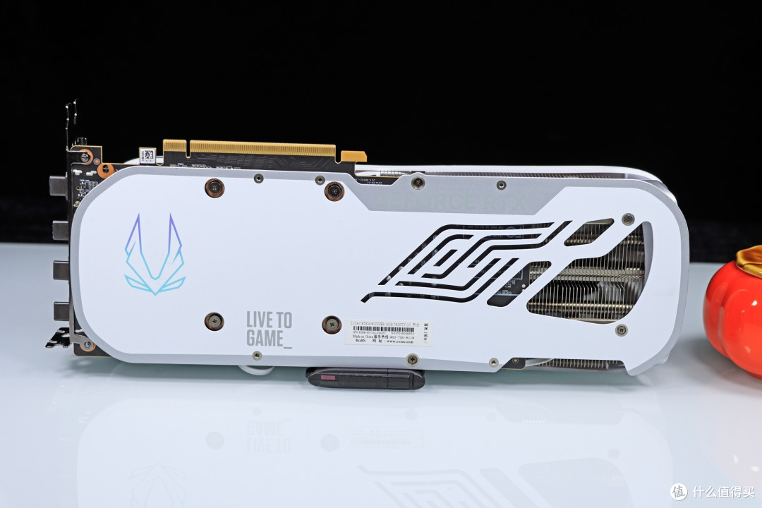 9800X3D,目前最强游戏 CPU,不服来战!力压 14900K!华硕 X870E HERO 与 RTX4080 SUPER 月白搭台