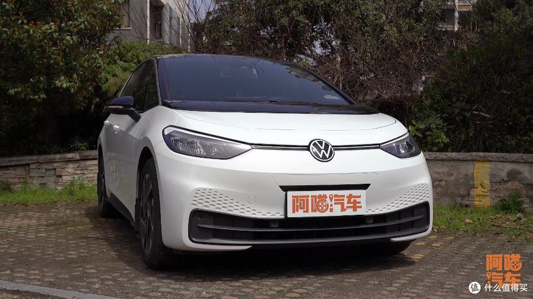 为何传统车企还干不过新势力,看看零跑C01的天窗,你就知道了