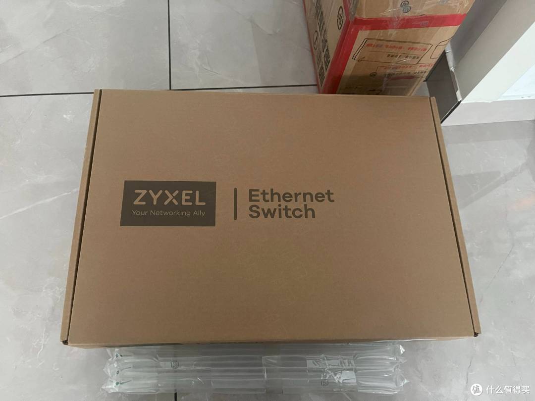 本体箱子外面套了气柱，相当稳