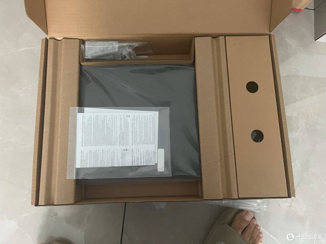 开箱，请忽略右下角的脚丫子