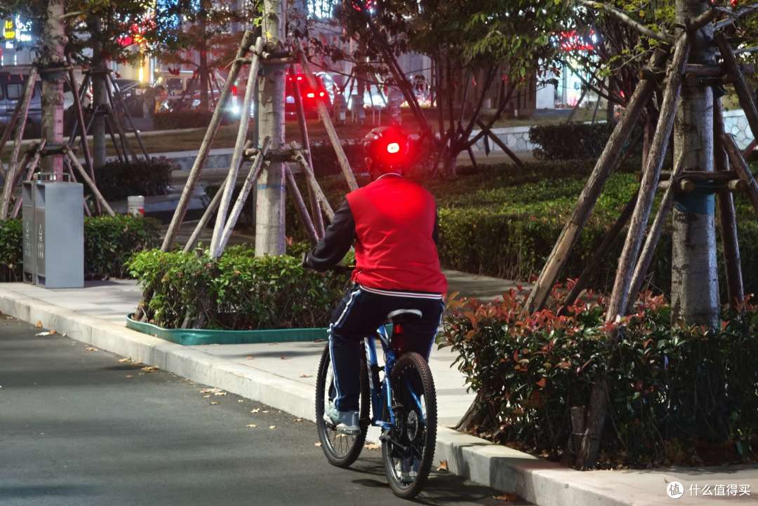装备不对,骑行白费?入手LUMOS路魔魔途头盔+迈极炫自行车尾灯