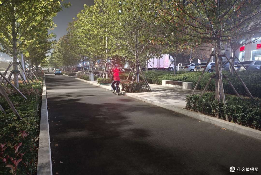 装备不对,骑行白费?入手LUMOS路魔魔途头盔+迈极炫自行车尾灯