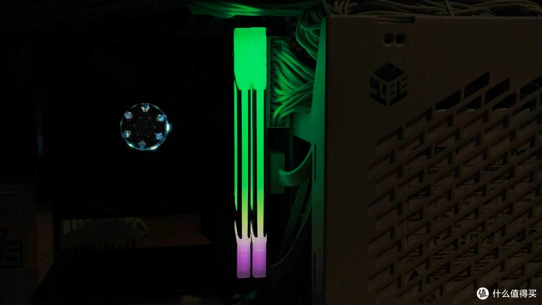 侧透钢化玻璃机箱的最爱,酷炫RGB灯条、稳定6800MHz,昱联PRIME DDR5内存!