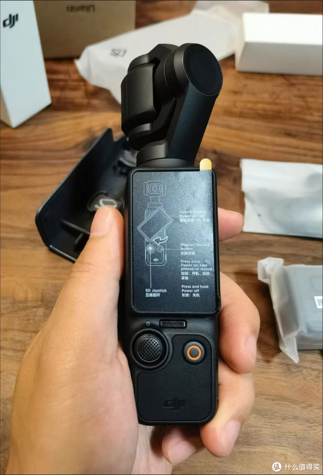 大疆 DJI Pocket 3 口袋相机以其卓越的性能和创新的设计，成为了众多摄影爱好者的新宠。