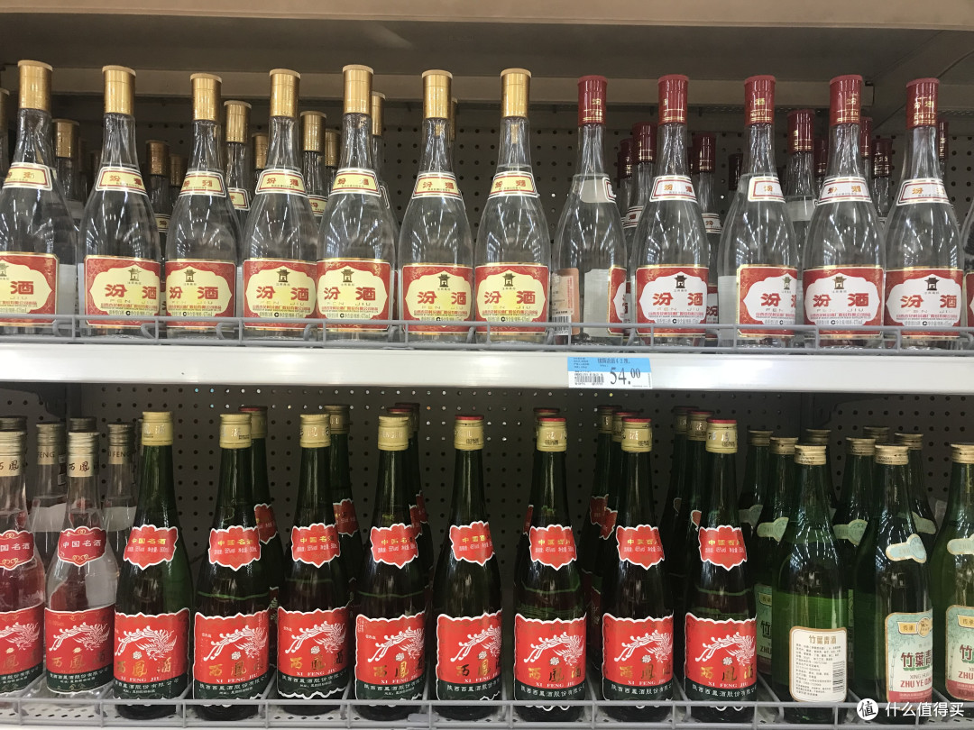 超市里不起眼4款酒,优质纯粮,普通人怕便宜没好货,员工成箱搬