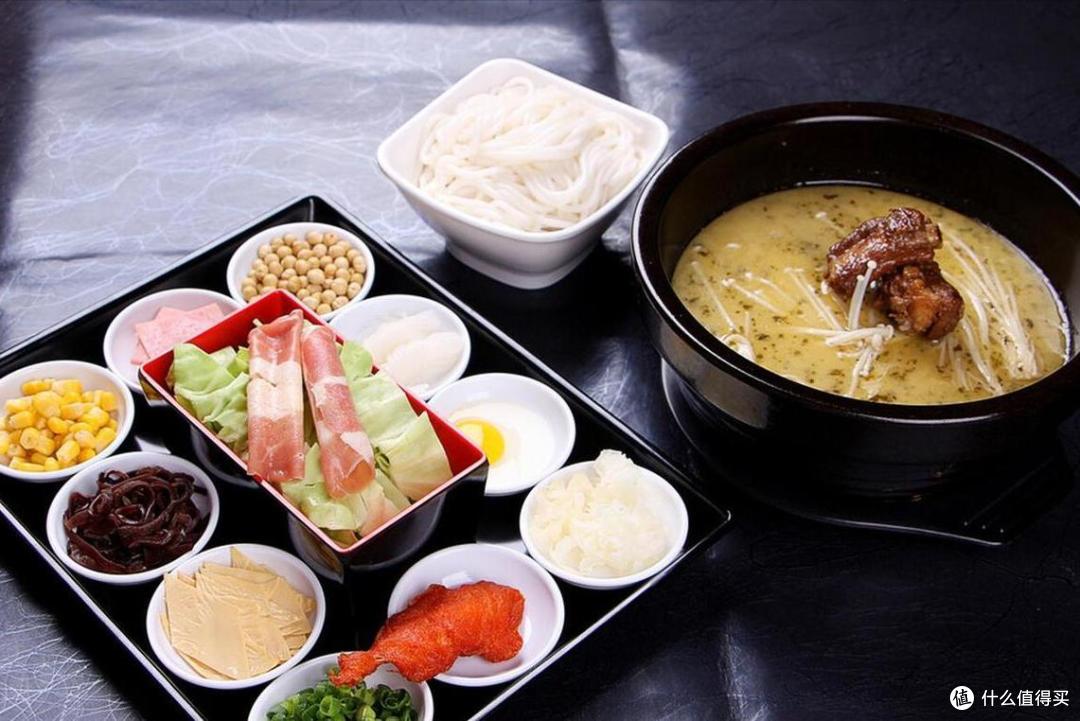 嘎嘎香！中国这些带“锅”上桌的美食，一口就上瘾，你吃过哪几种