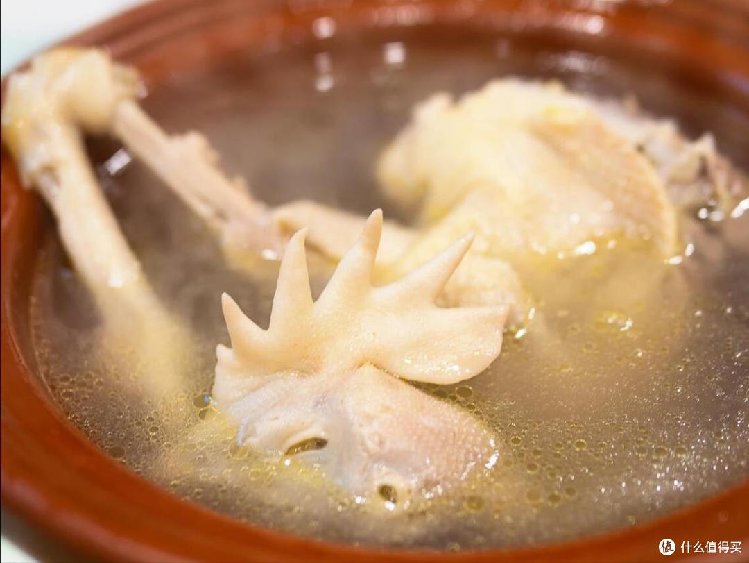 嘎嘎香！中国这些带“锅”上桌的美食，一口就上瘾，你吃过哪几种