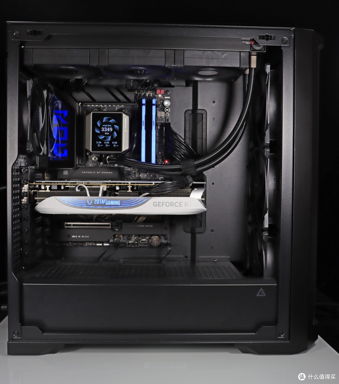 9800X3D,目前最强游戏 CPU,不服来战!力压 14900K!华硕 X870E HERO 与 RTX4080 SUPER 月白搭台