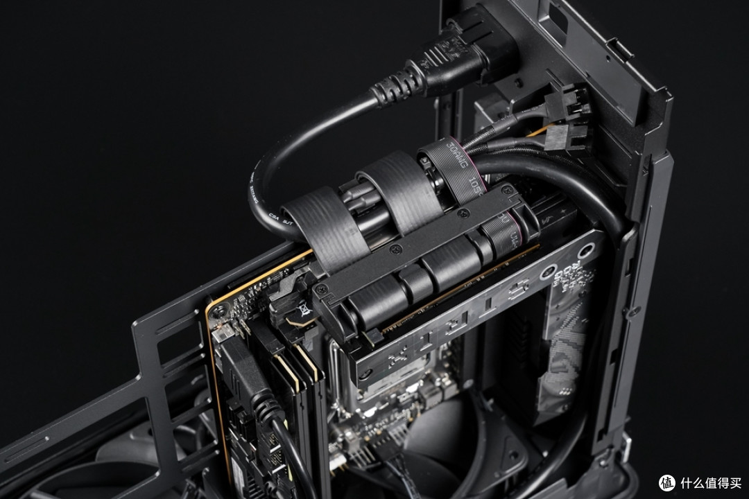 分形工艺 Era2+华硕 ROG X870-I+华硕 TUF RTX4070Ti Super 装机分享!