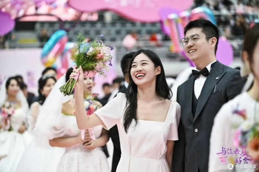 恭喜,他们结婚了!高校还送上“热搜同款”……