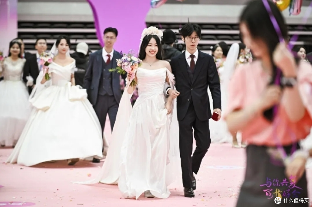 恭喜,他们结婚了!高校还送上“热搜同款”……