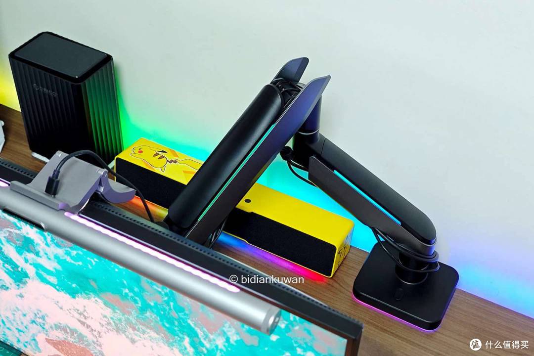 一米宽的桌面，组合两个27寸的显示器可行吗？显示器支架怎么选？