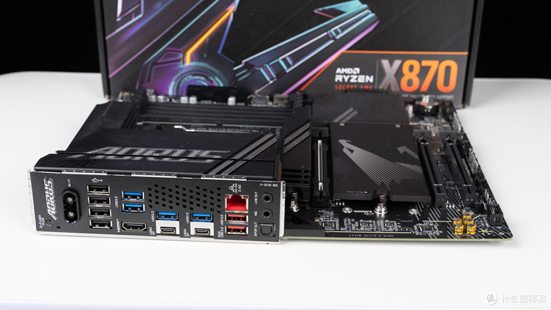 新一代游戏神U,AMD锐龙7 9800X3D+技嘉X870 AORUS小雕进阶超频测试