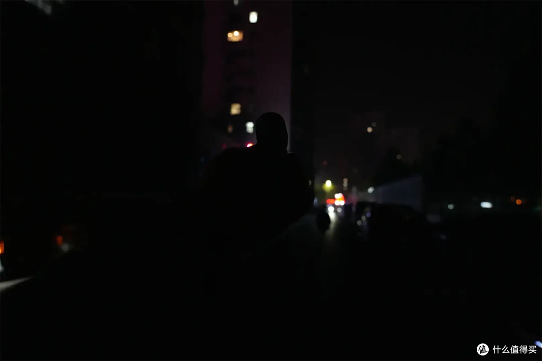 纳拓T10强光手电来袭!百元价格,顶级照明体验,长续航防水两不误!