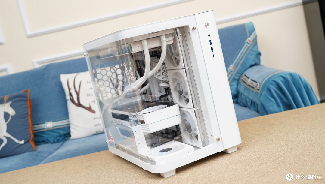 性能颜值我全都要!AMD R7 9800X3D+X870吹雪+影驰4070Ti S打造的白色海景房分享