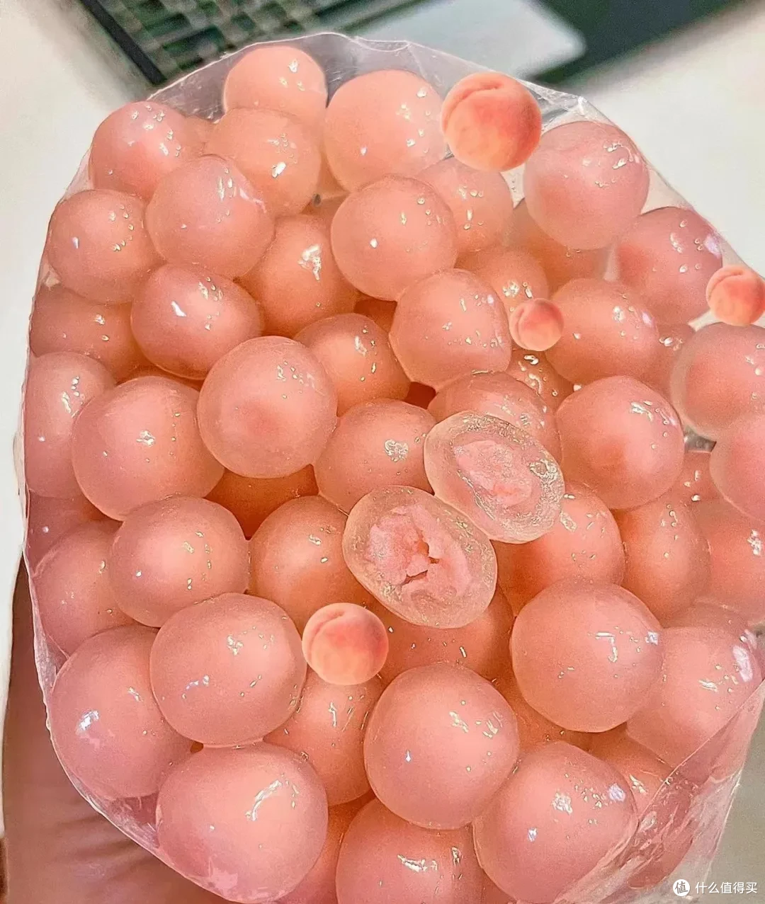 在奶茶里嗦粉条!现在的奶茶小料都这么炸裂了?