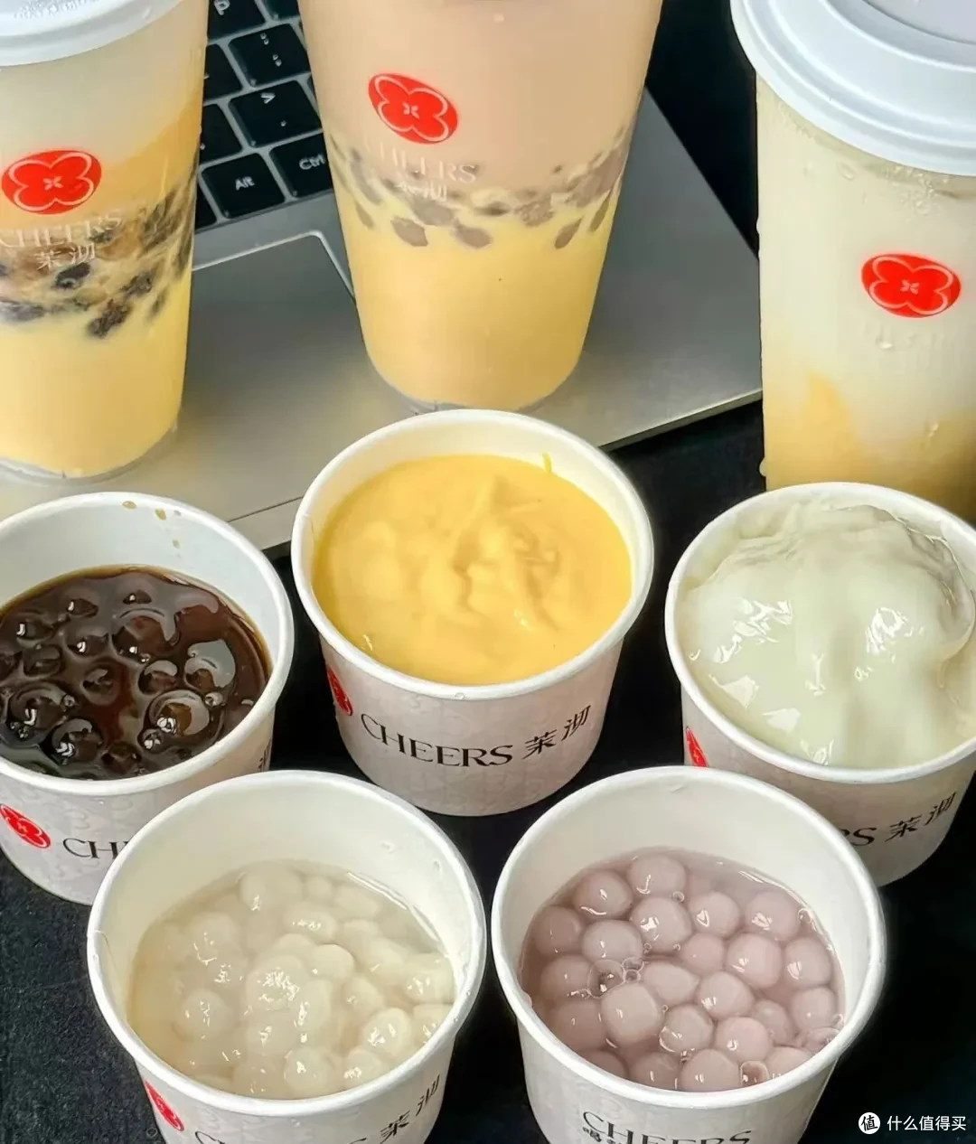 在奶茶里嗦粉条!现在的奶茶小料都这么炸裂了?