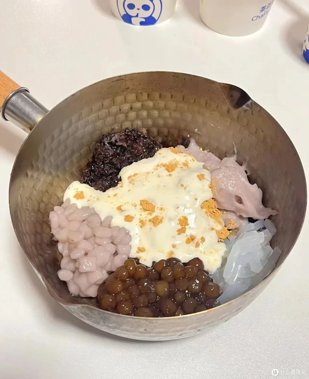 在奶茶里嗦粉条!现在的奶茶小料都这么炸裂了?