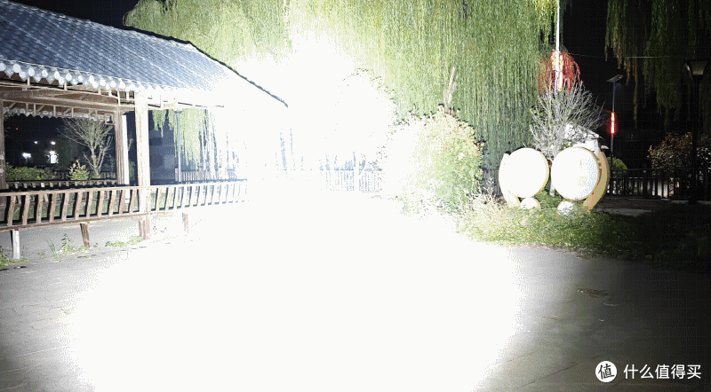 纳拓强光手电T10：百元照明天花板，高流明、长续航，还防水