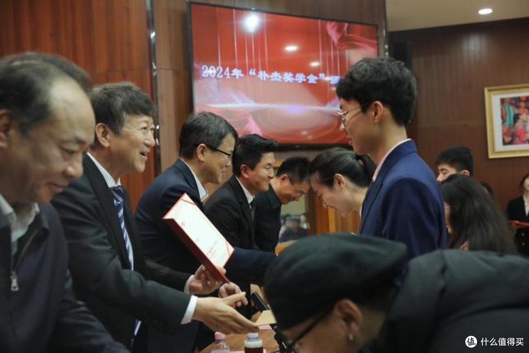 可喜安又发奖助学金了!中央民族大学2024年度“朴杰奖学金”颁发
