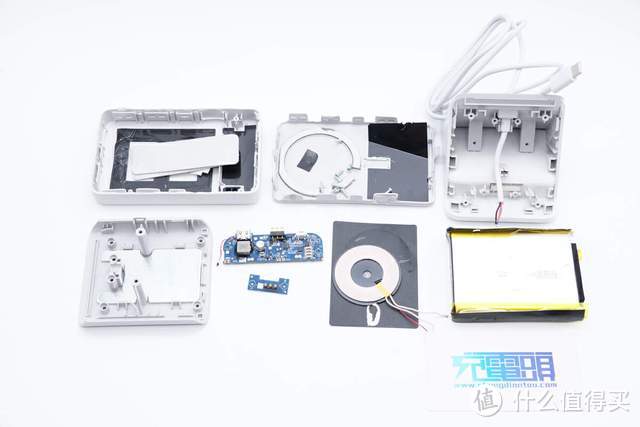拆解报告：酷态科磁吸电能块（底座+移动电源二合一）