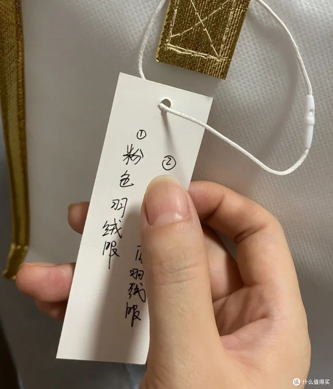 衣服上的吊牌千万别扔,有很多隐藏的功能,用得好一年能省好几百