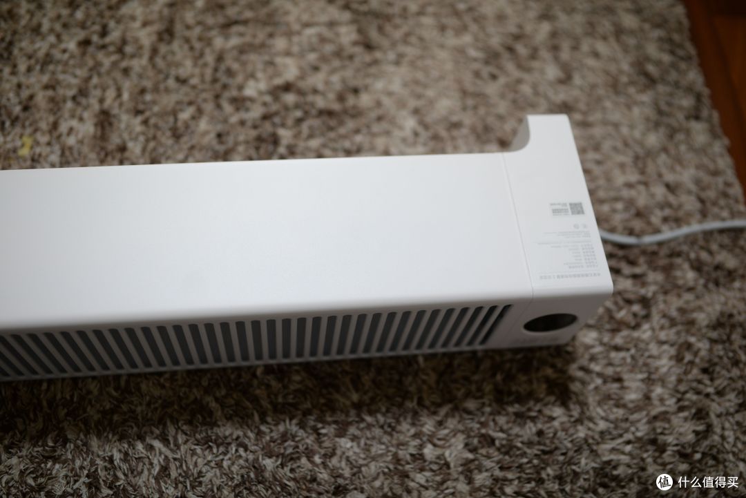 寒冬你还在用电暖器+加湿机吗？米家石墨烯踢脚线电暖气2加湿版，让你一“机”两得！