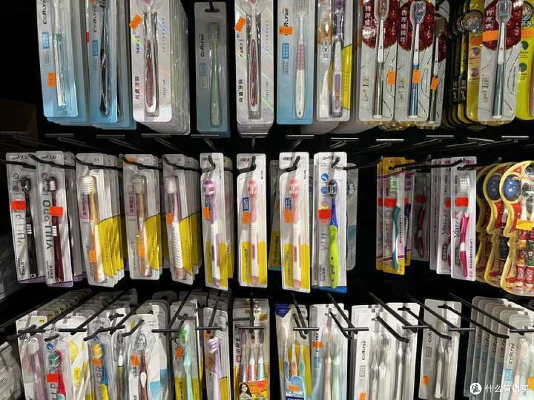 万万没想到，牙刷还有这么多的讲究。深入科普到底什么样的牙刷才是好用的牙刷。