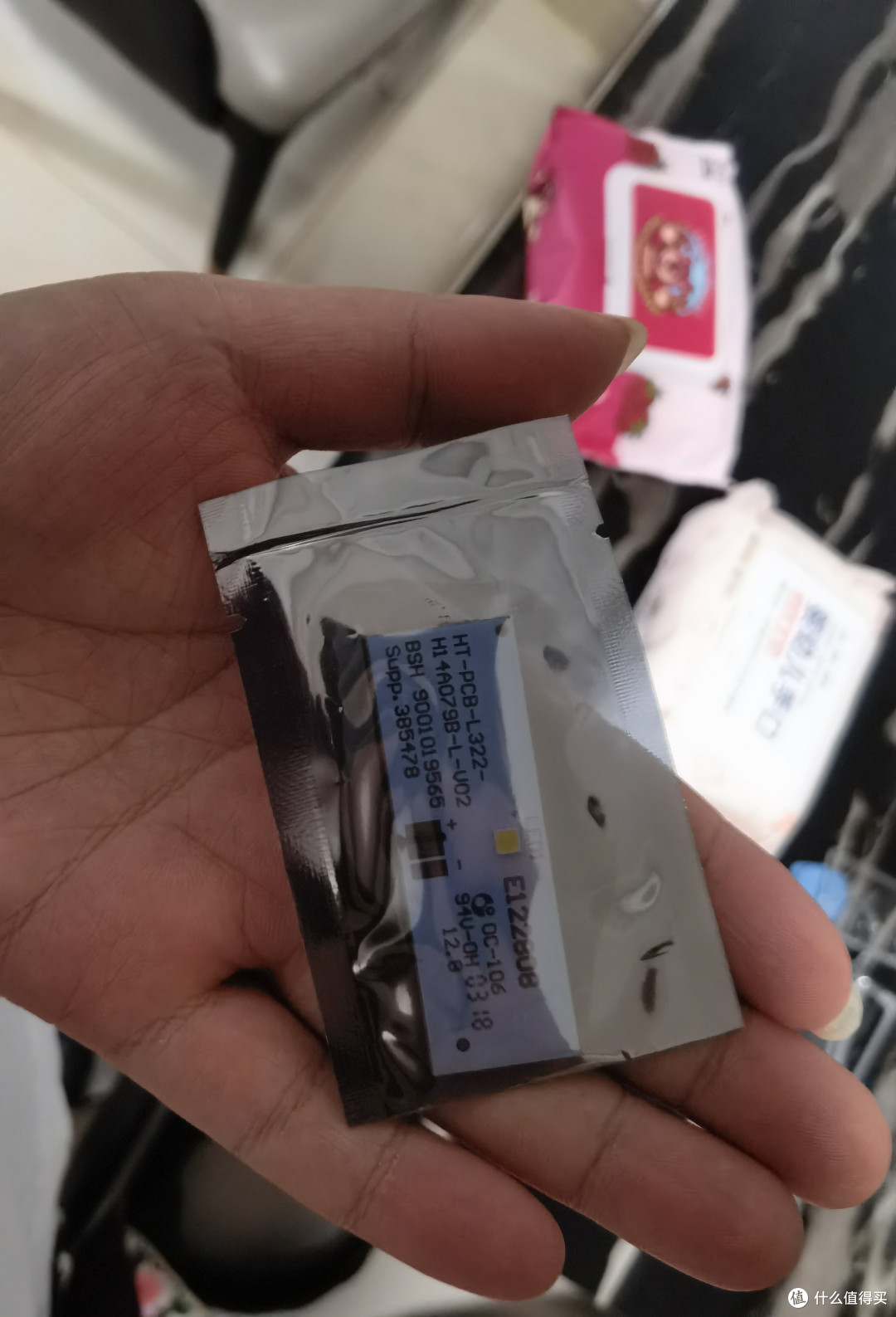 多年前双十一入手的大冰箱,如今冰箱灯不亮了,自己修起来
