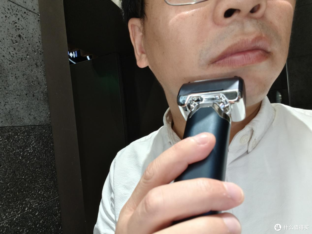 未野往复式剃须刀测评:5刀头狂魔+530万次/每分钟切割实现剃须新体验