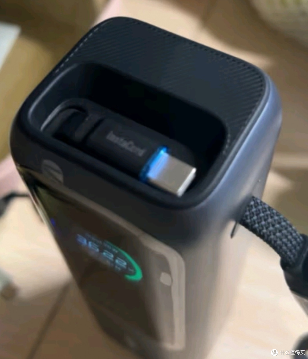 安克 Zolo 能量舱移动电源:你的随身电量补给站