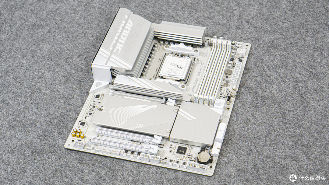 搭配最强游戏神U 9800x3D，强堆料的主板来了！技嘉X870 冰雕实测！