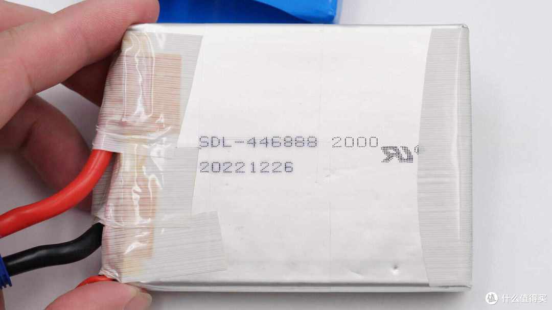 内置4块5000mAh软包电池，倍思 超能量二合一汽车应急启动电源拆解