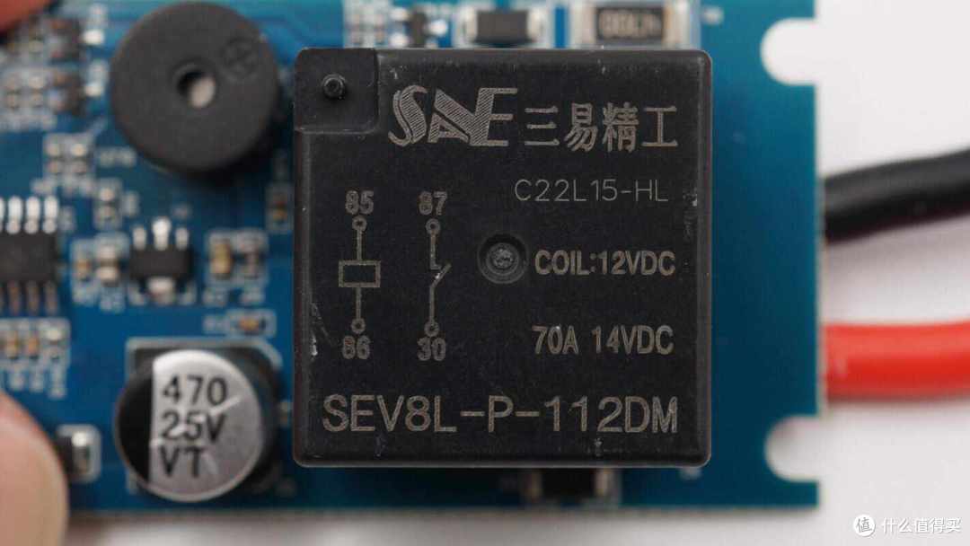 内置4块5000mAh软包电池，倍思 超能量二合一汽车应急启动电源拆解