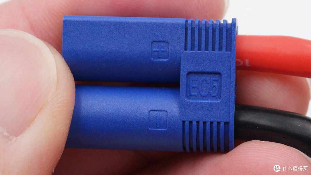 内置4块5000mAh软包电池，倍思 超能量二合一汽车应急启动电源拆解