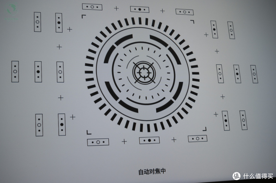 百元级家庭影院新选择，小空间也有大视野，哈趣Q1投影机体验