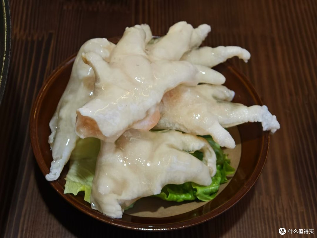 卤鸡爪的照片找不到了，这是外面吃的冻鸡爪