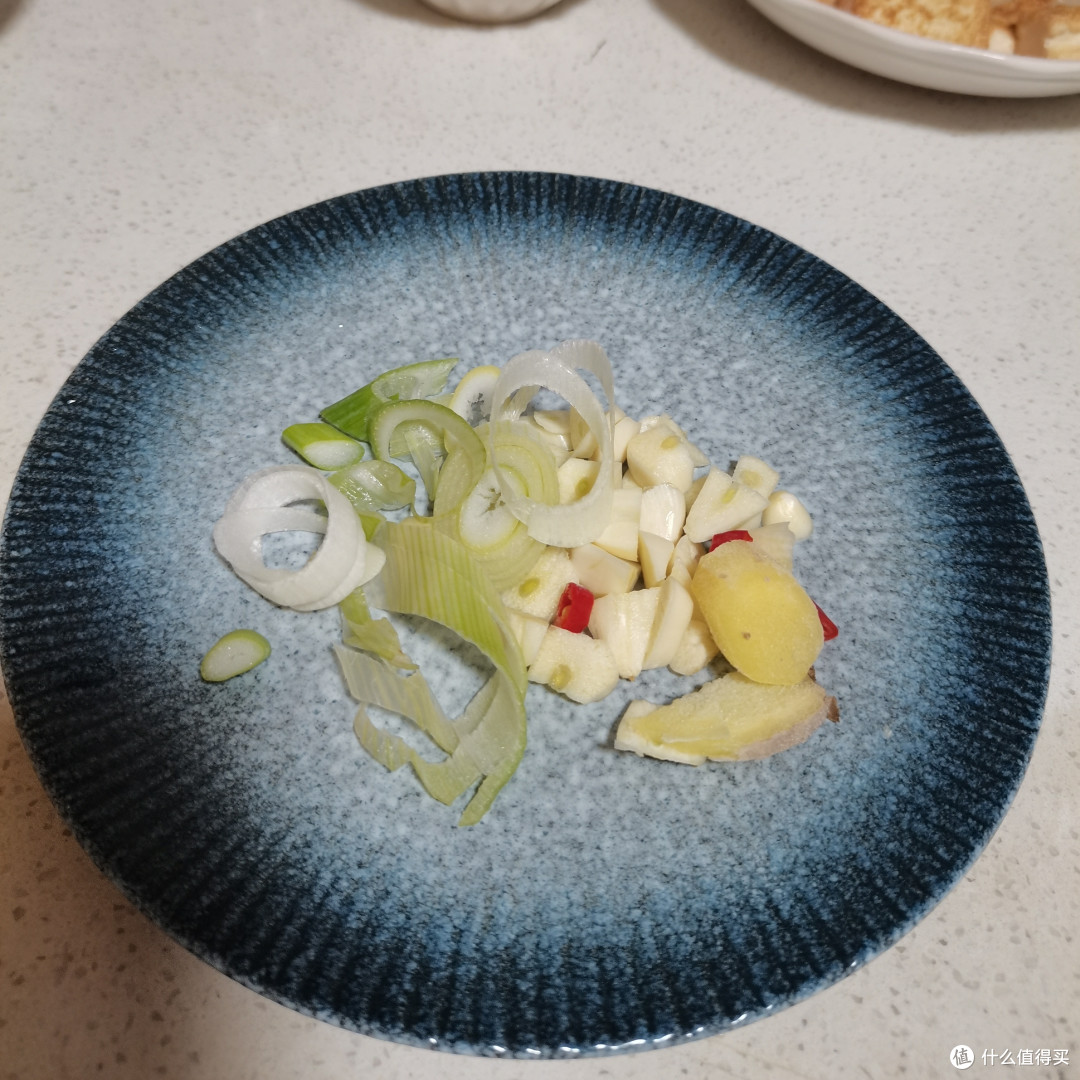 厨房小白整活了:蘑菇豆腐煲!新手也能做的美味佳肴!
