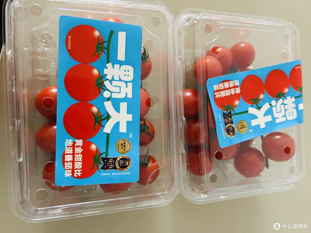 色泽鲜艳，小巧玲珑的樱桃番茄