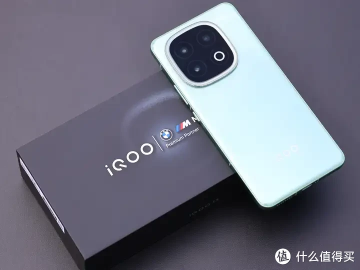 iQOO13值得买吗？2024年性价比极高的旗舰机——iQOO13真机实测体验~