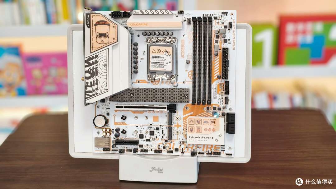 七彩虹橘猫B760M主板到手就刷最新版UI界面的BIOS，看看爱国者星璨岚屏显机箱装机体验如何？_CPU_什么值得买