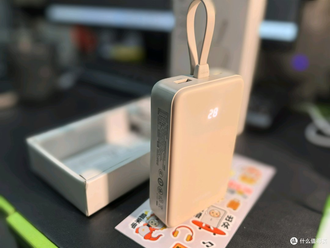 绿联这款20000mAh自带线充电宝好使吗？