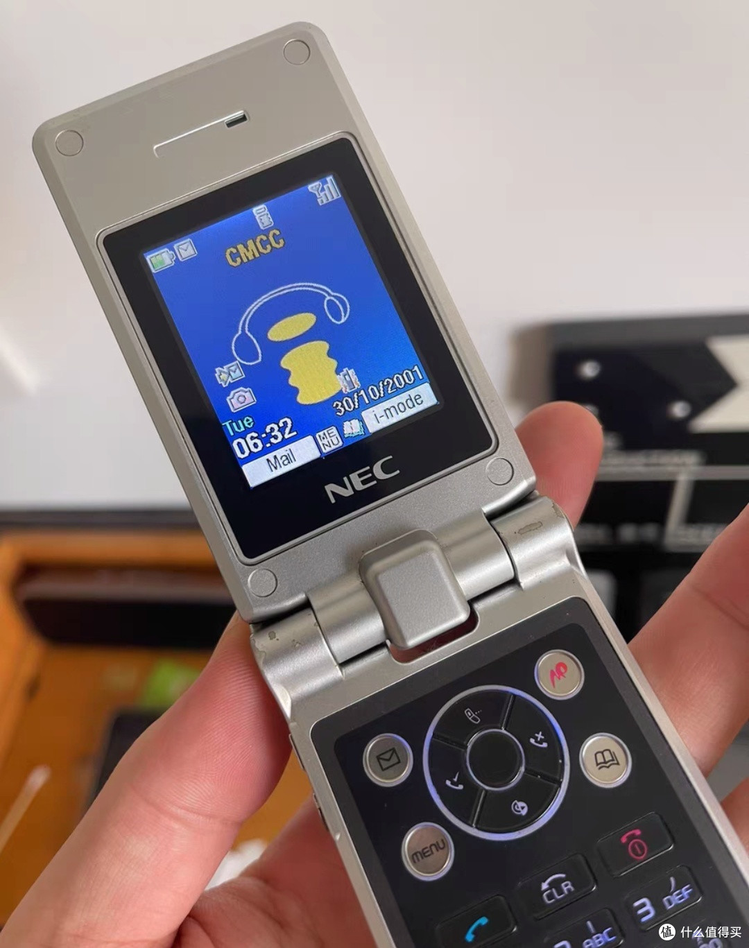 论翻盖设计:NEC NK
