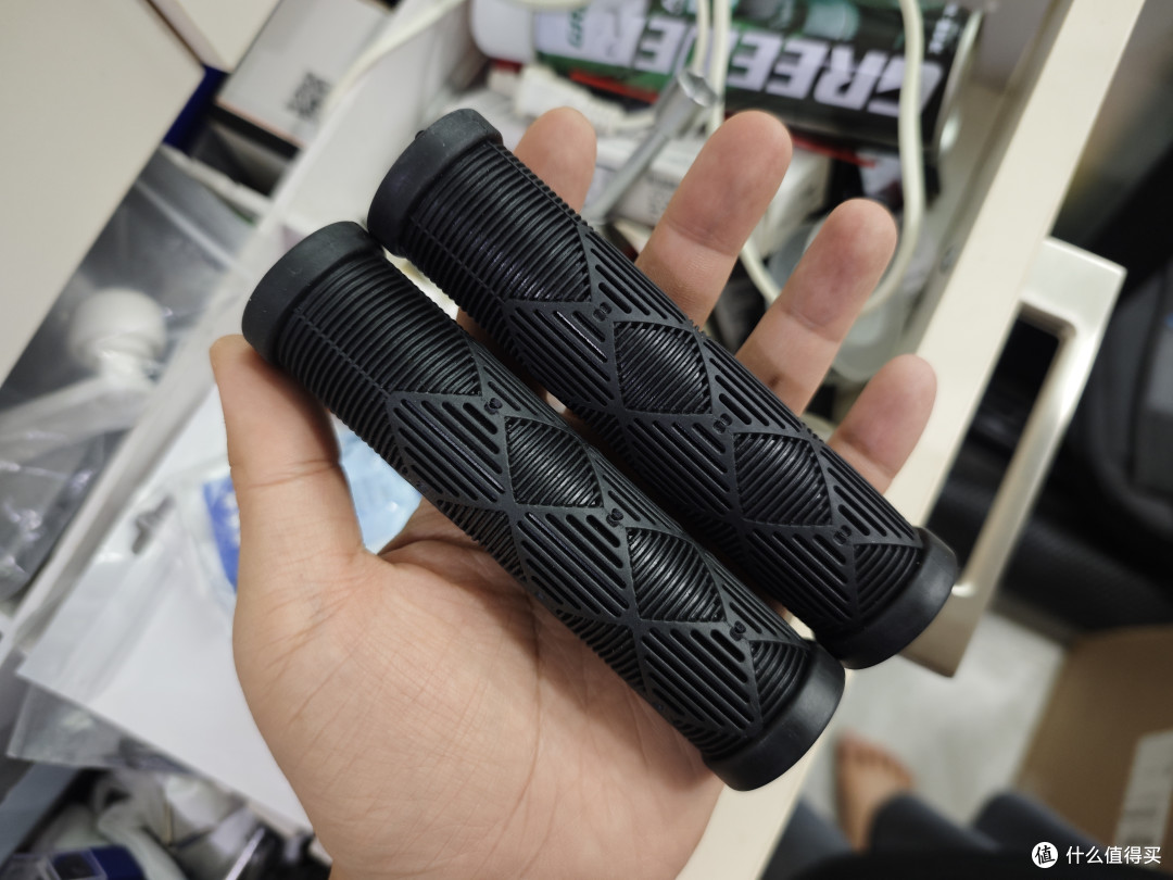 二百元翻新“十年前”的电动滑板车:物业休想再收我一分钱停车费