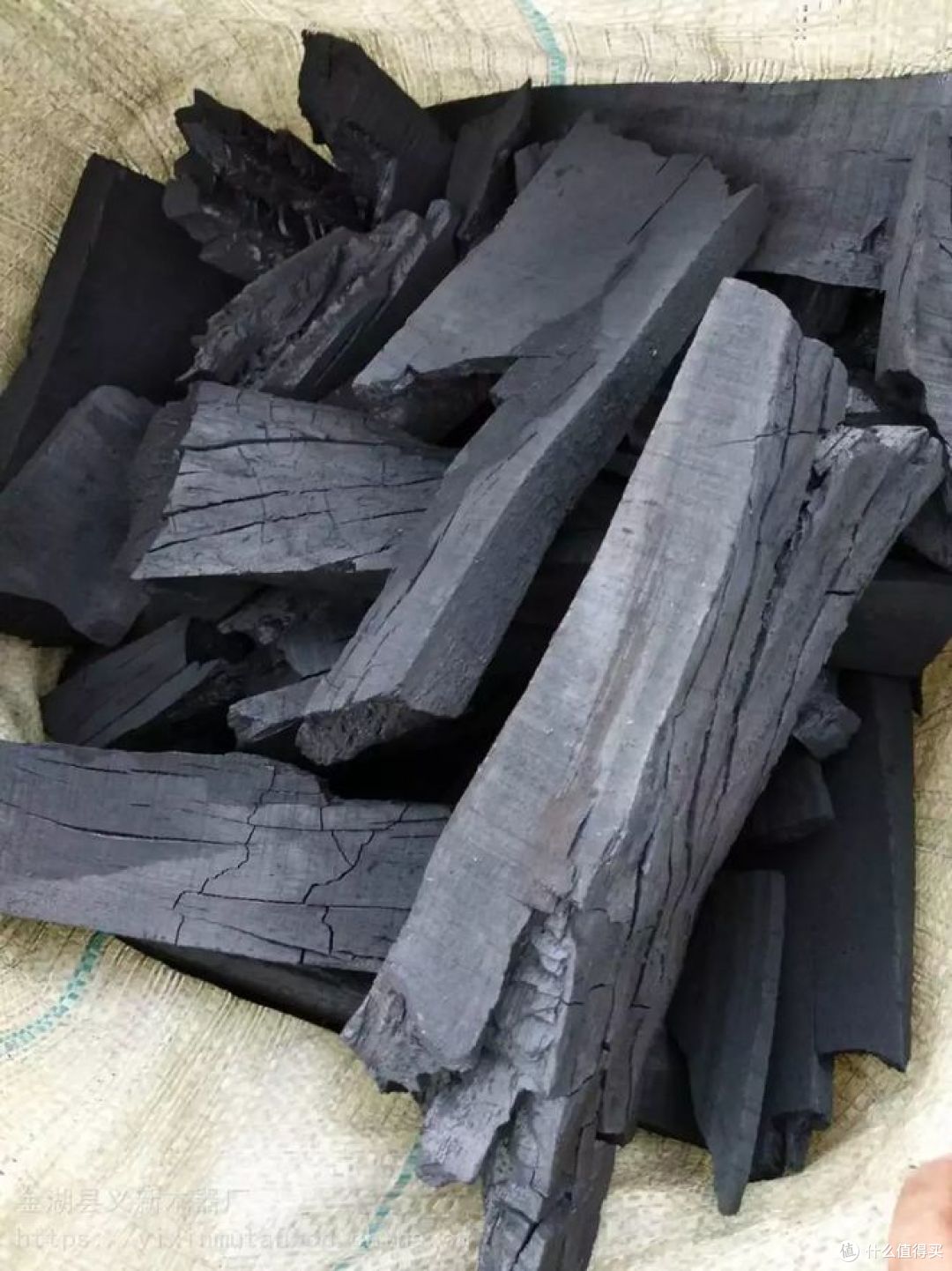 烧烤用木炭好还是机制炭好?