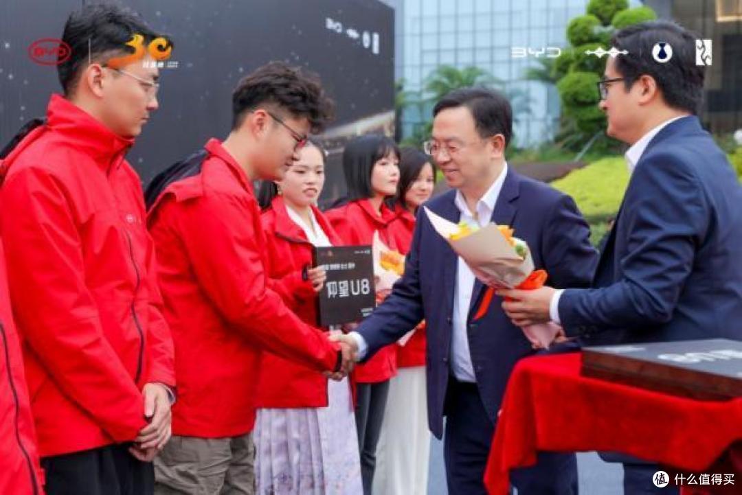 比亚迪兑现承诺,梦想照进现实,90位超级锦鲤提车了!