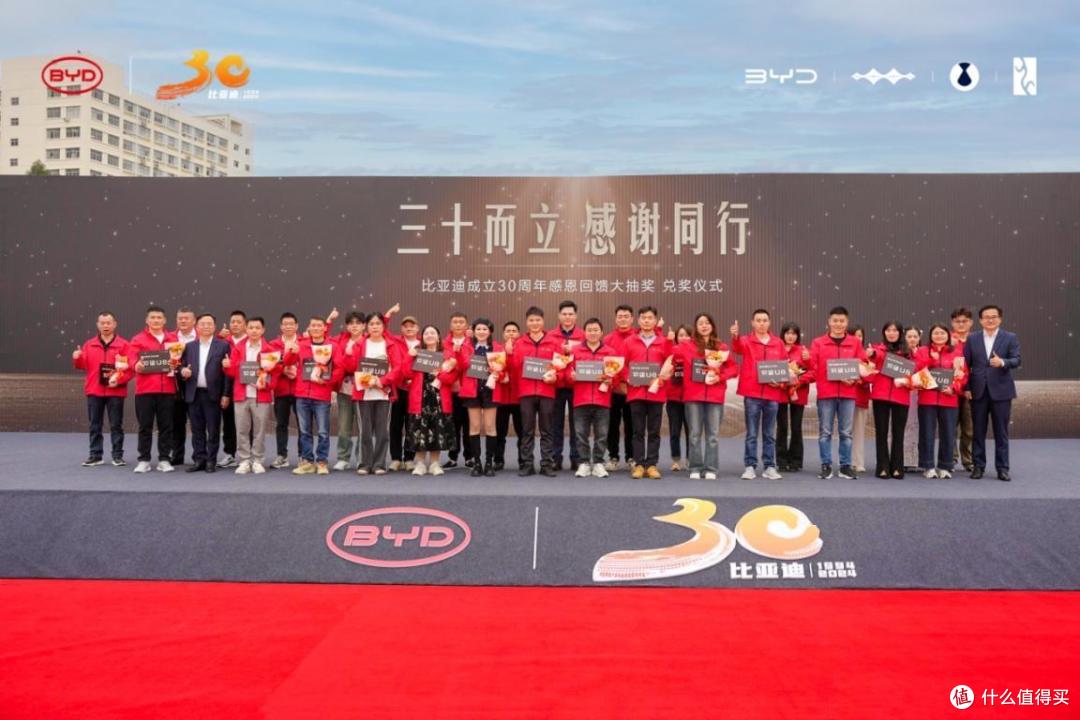 王传福真的兑现了承诺!行业标杆,亲自赠送30台百万豪车给员工